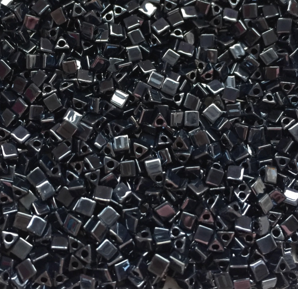 Gunmetal 10/0 Sharp Triangle Beads STR10-451 - 10 grams