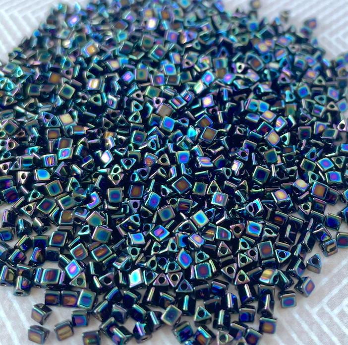 Metallic_Variegated_Blue_Iris_10_0_Sharp_Triangle_Beads_STR10-455