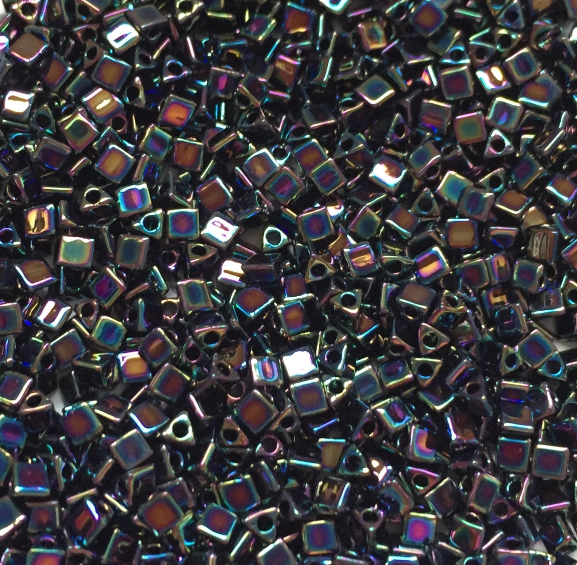 Metallic Variegated Blue Iris 10/0 Sharp Triangle Beads STR10-455 - 10 grams