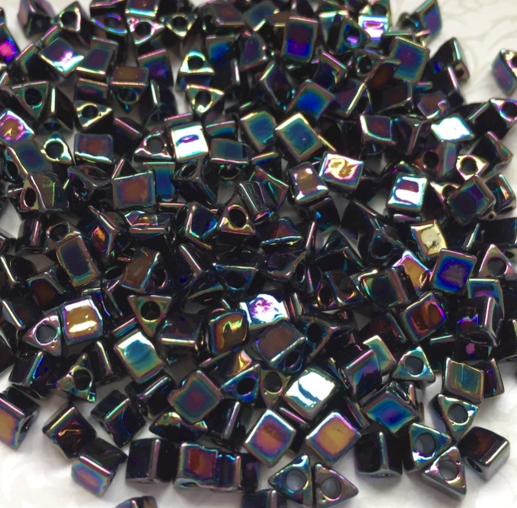 Metallic Variegated Blue Iris 5/0 Sharp Triangle Beads STR5-455 - 10 grams