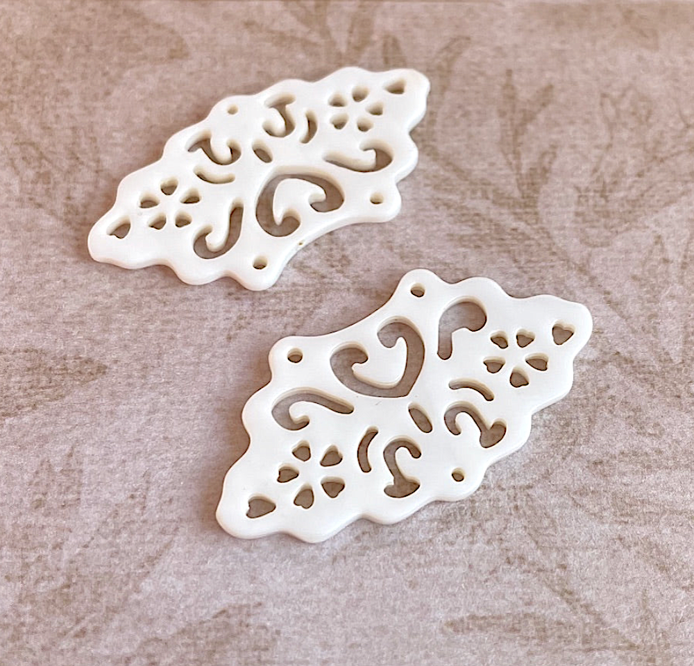 Freshwater Shell Filigree Connector or Pendant - Pack of 2