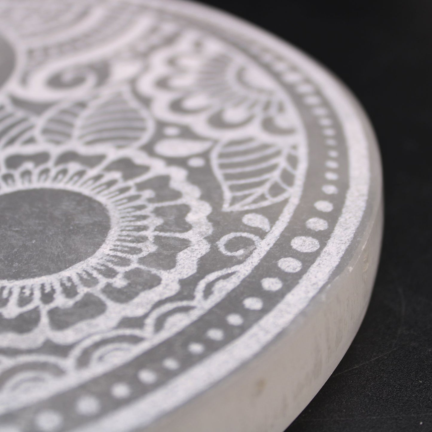 Large Charging Plate 18cm - Yin Yang