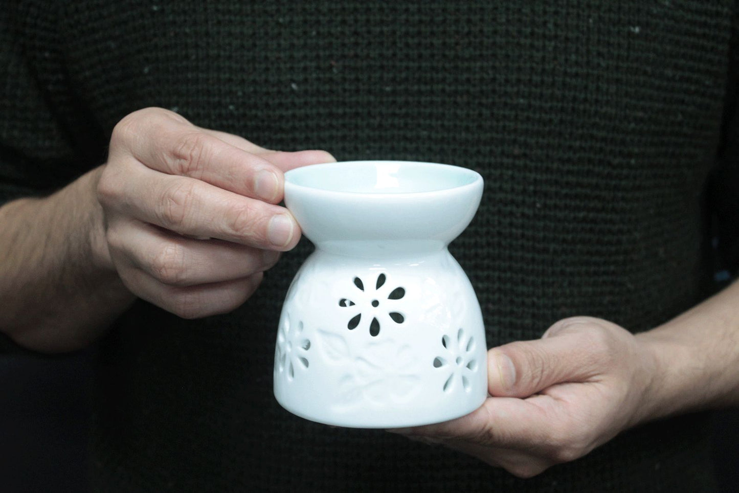 Classic Floral White Oil Burner with Teal Well