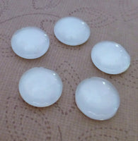 Pack of 20 Mini Glass 10 mm Cabochons White